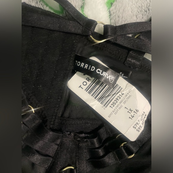 New Torrid curves black bodysuit - Picture 3 of 9